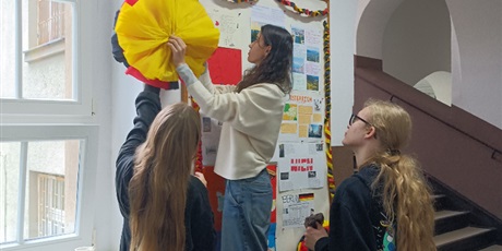 Powiększ grafikę: dzien-jezykow-obcych-w-topolowce-657888.jpg