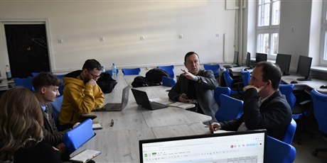 Powiększ grafikę: obrady jury