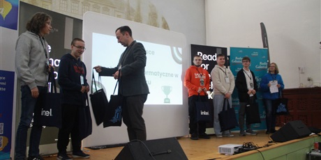 Powiększ grafikę: rozdanie nagród I miejsce