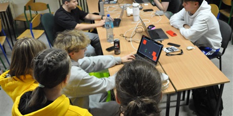 Powiększ grafikę: zdjęcie w trakcie pracy