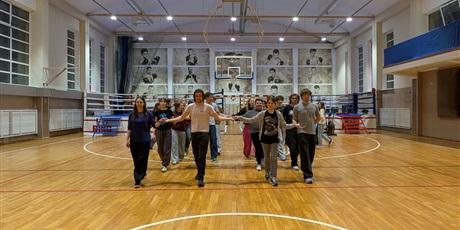 Powiększ grafikę: ćwiczenie poloneza