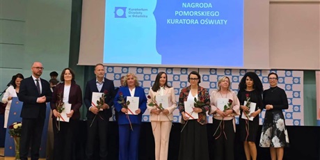 Pani Anna Orłowska z nagrodą Pomorskiego Kuratora Oświaty