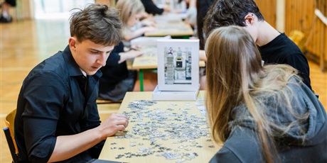Powiększ grafikę: puzzloniada-emocje-na-500-kawalkow-626654.jpg