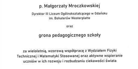 Powiększ grafikę: Zdjęcie podziękowania dla p. M. Mroczkowskiej za wieloletnią i wzorową współpracę oraz aktywne wspieranie uczniów w rozwoju i rozbudzaniu ciekawości świata